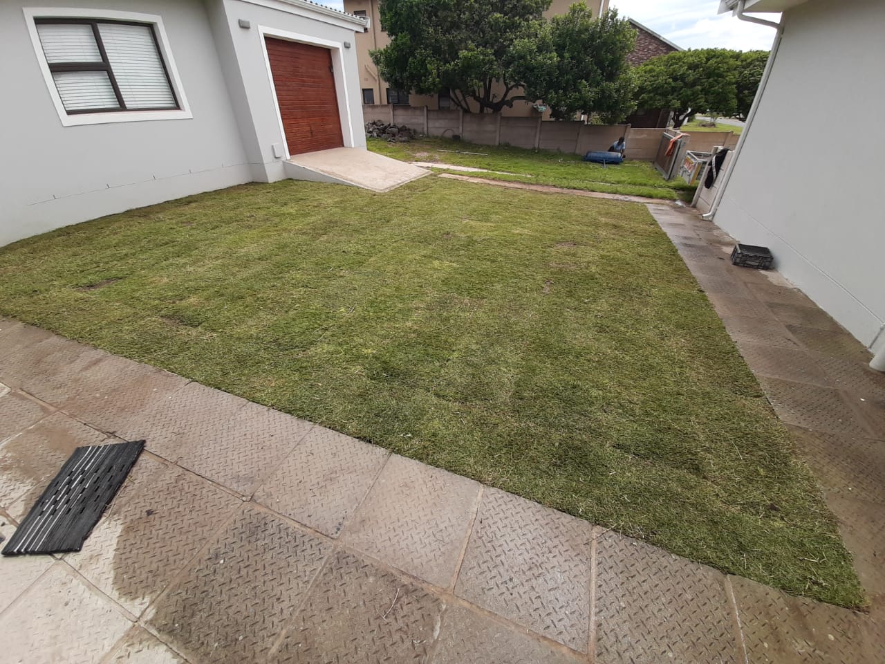 Small lawn at Lawn it Still Bay